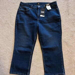 Lee Mid Rise Capri Jeans – Dark Wash – Size 16W (NWT)